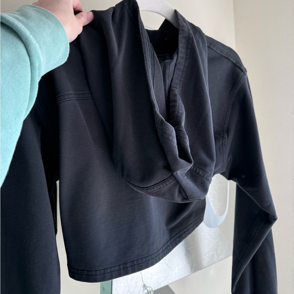 NWTOT Black lululemon all yours cropped hoodie - Picture 9 of 10
